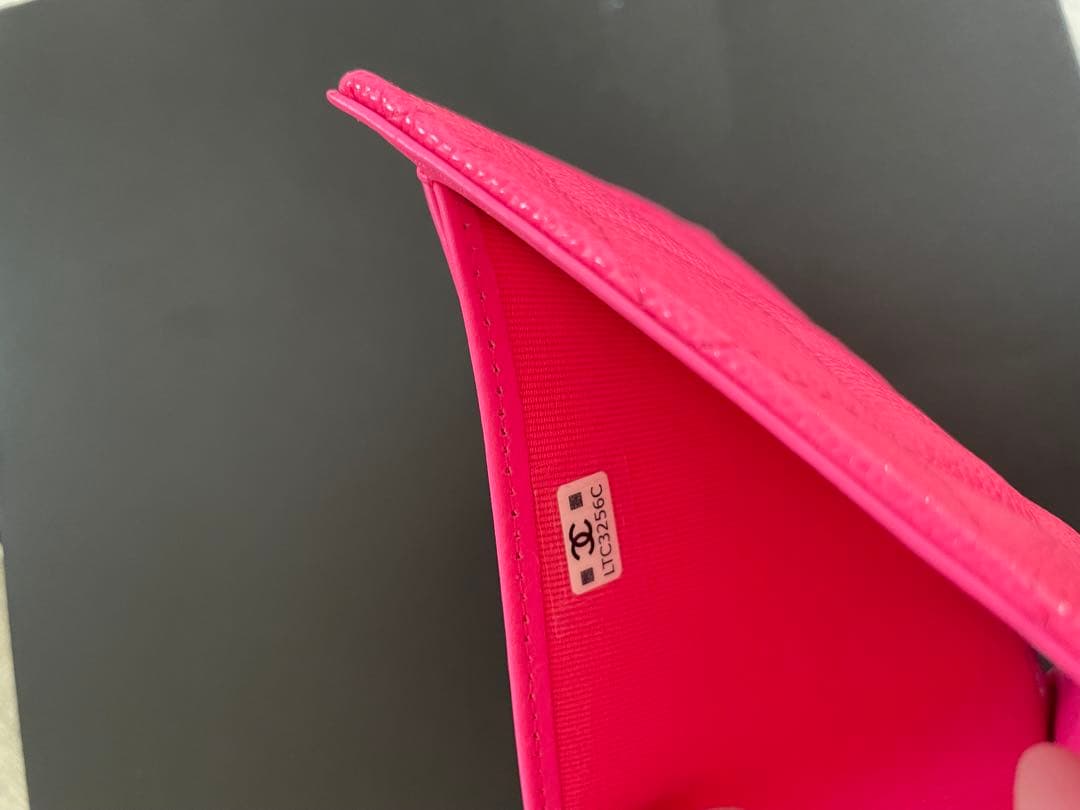 シャネル ネオンピンク コンパクト 財布 レディース