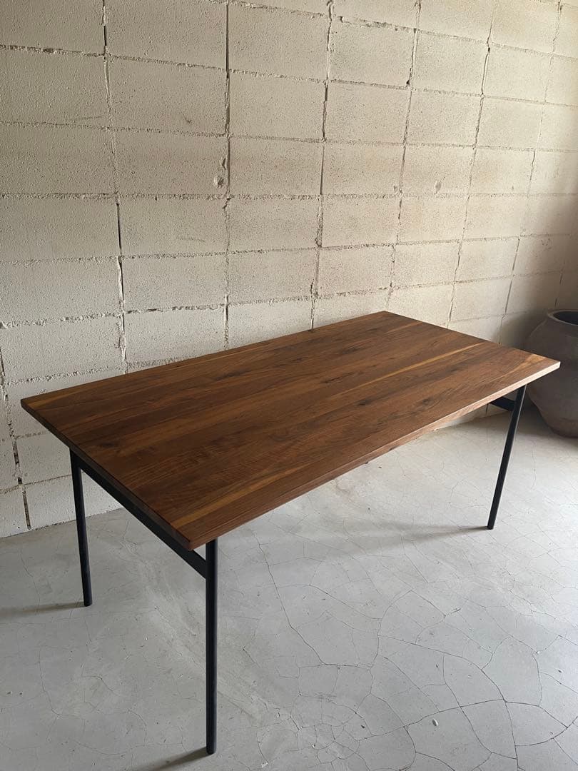 美品　unico ウニコ　ダイニングテーブル　ウォールナット無垢　棚付アイアン脚