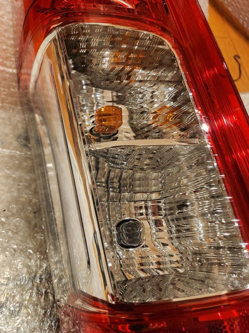 日産 NV350 キャラバン テールランプ　助手席側　前期用　後期ルック