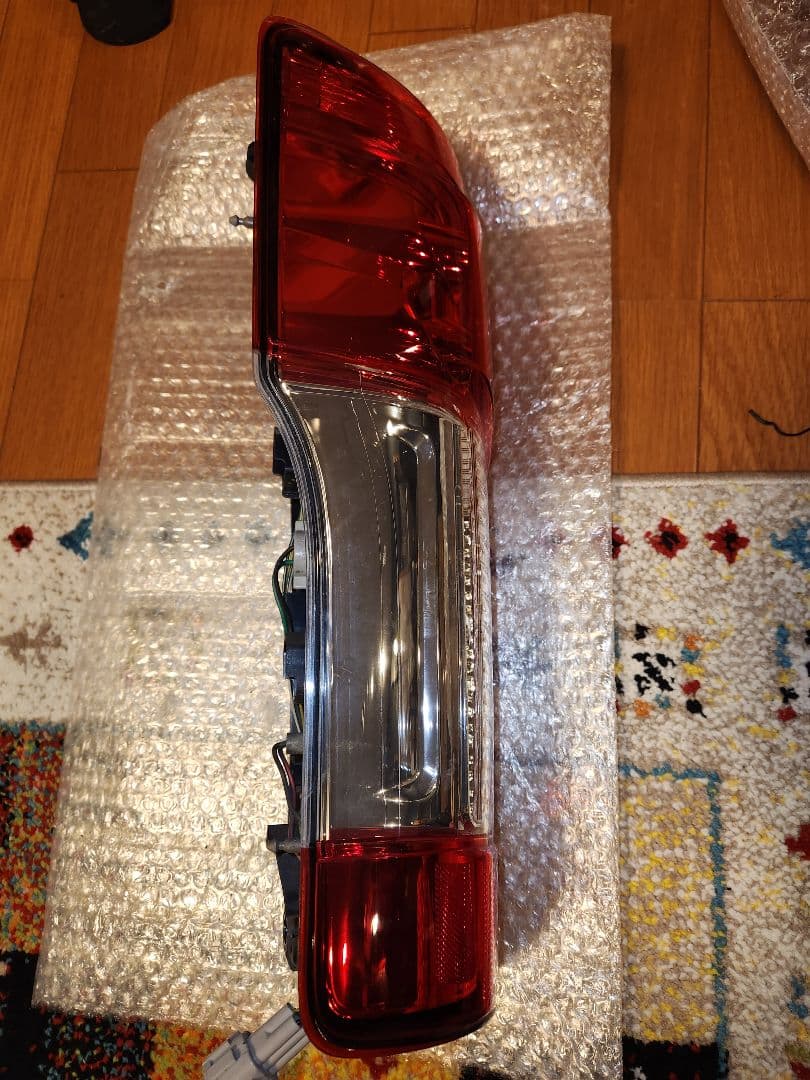 日産 NV350 キャラバン テールランプ　助手席側　前期用　後期ルック