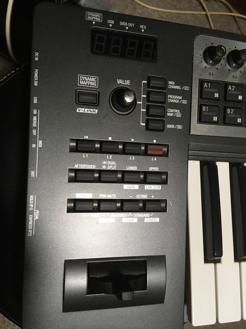 Roland　アフタータッチ対応MIDIキーボードコントローラー PCR-500