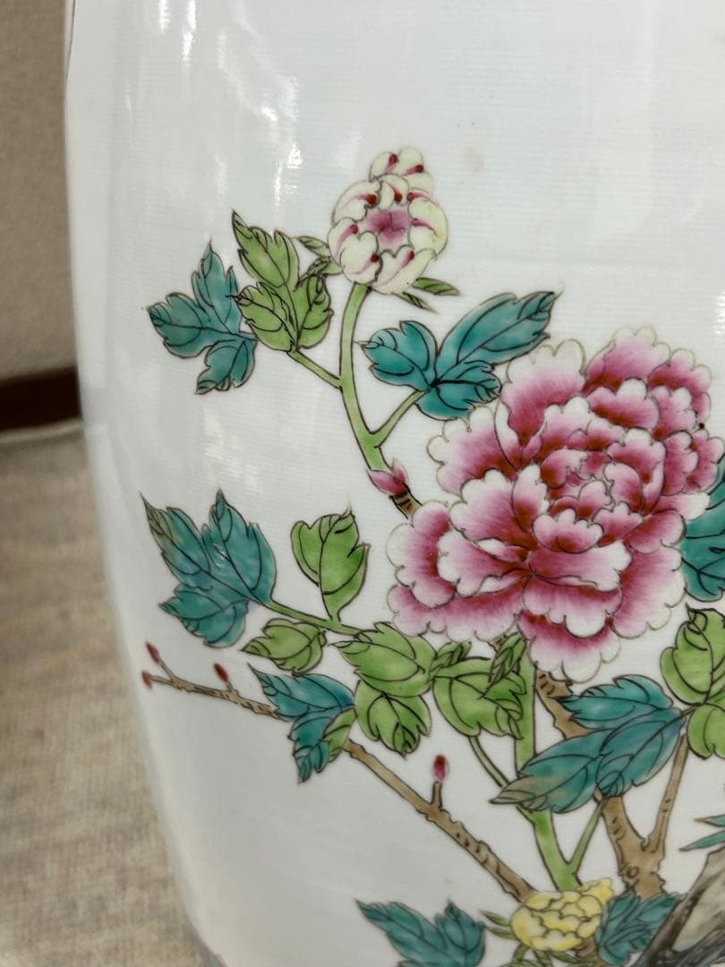 中国　景徳鎮製　孔雀牡丹図大瓶　送料込み0325