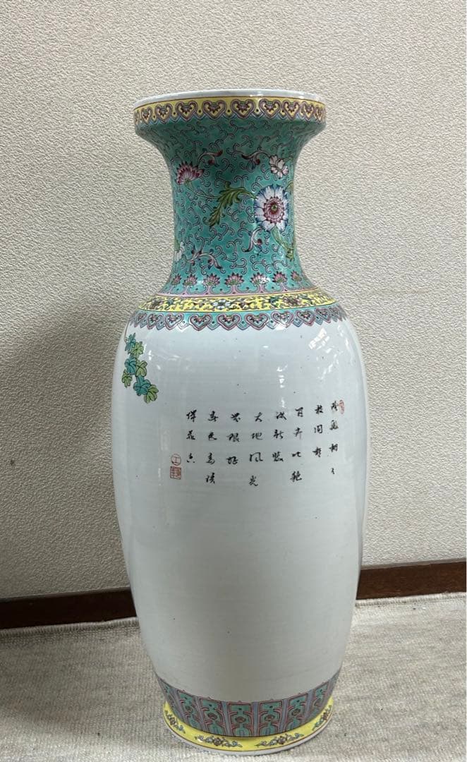 中国　景徳鎮製　孔雀牡丹図大瓶　送料込み0325