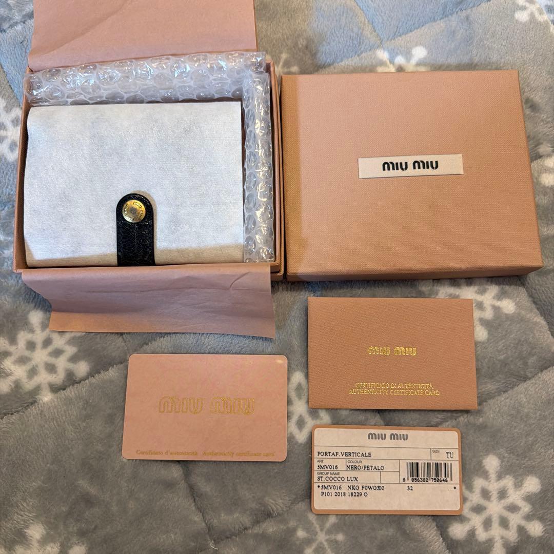 極美品MIU MIU 二つ折り財布　5MV016 希少