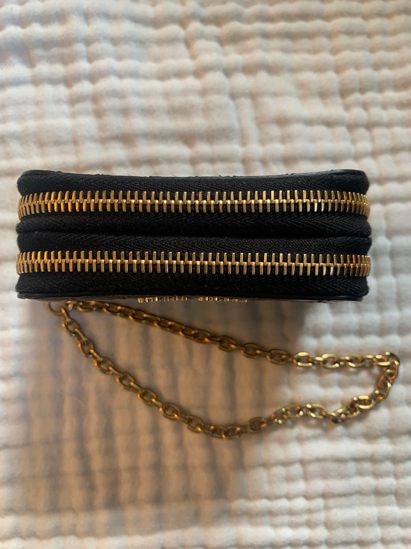 美品 miumiu チェーンウォレット ラウンドファスナー クロコ型押しブラック