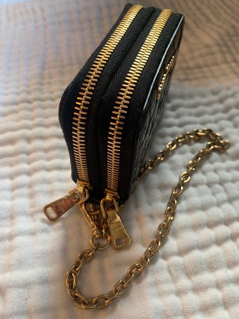 美品 miumiu チェーンウォレット ラウンドファスナー クロコ型押しブラック