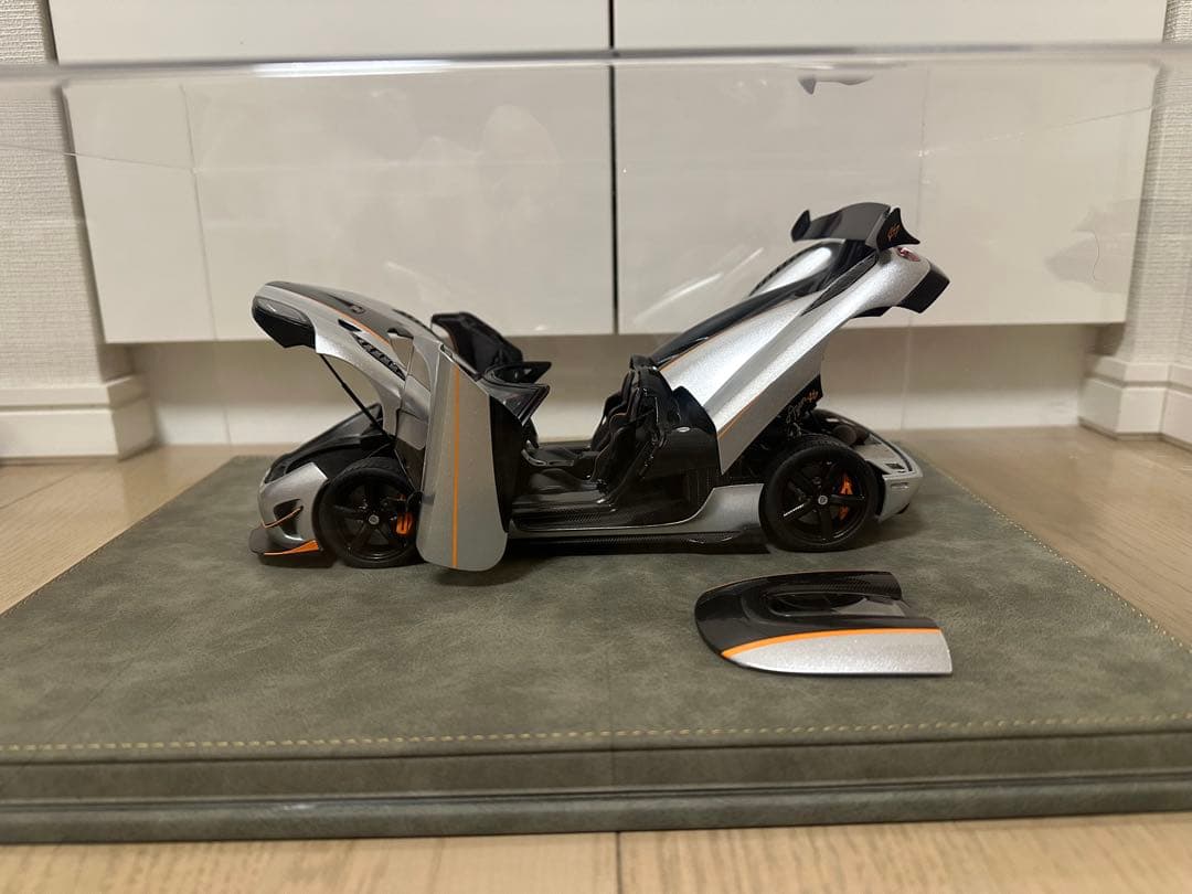 オートアート 1/18 ケーニグセグ アゲーラ ミニカー ケース付