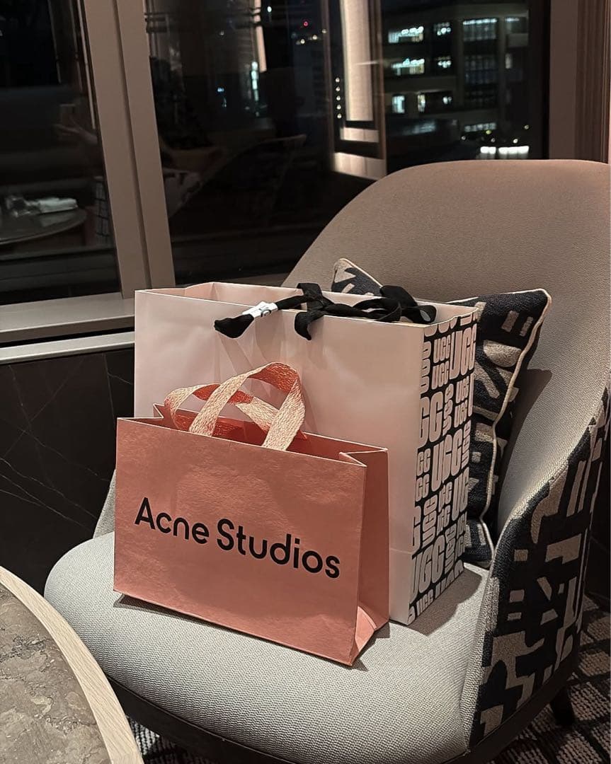 Acne Studios ロゴ入りショッピングバッグ