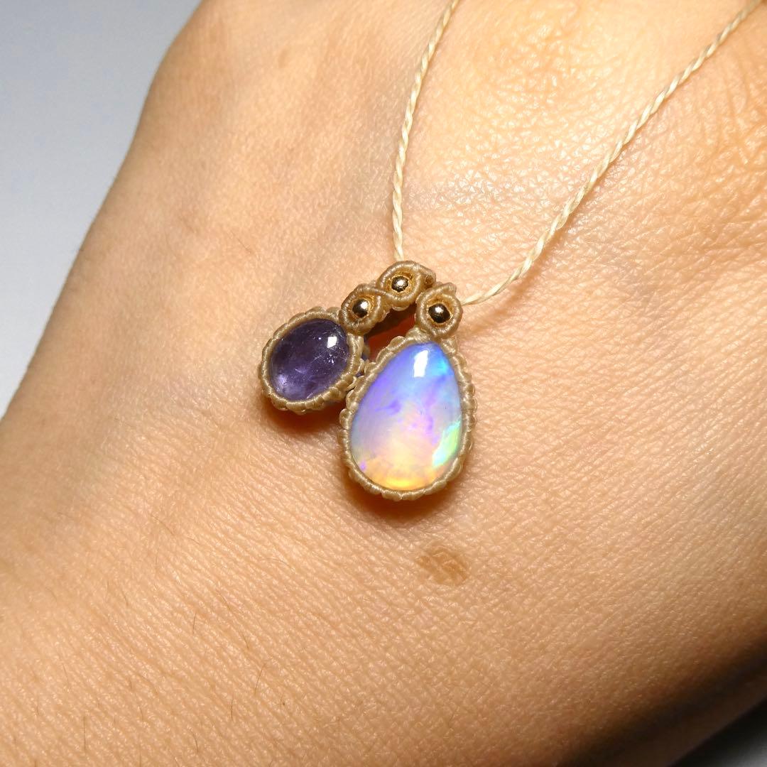 でんちゃん　オパールとタンザナイトのマクラメネックレス