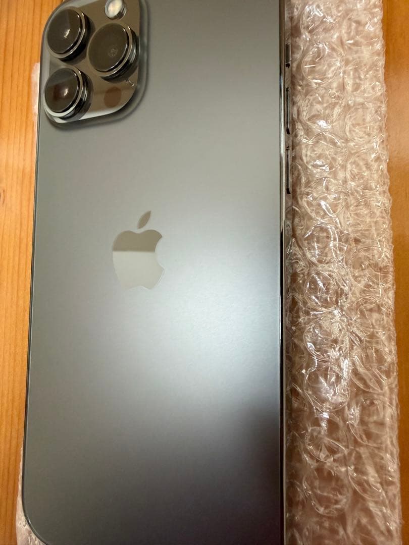 あゆみiPhone13promax本体➕シール