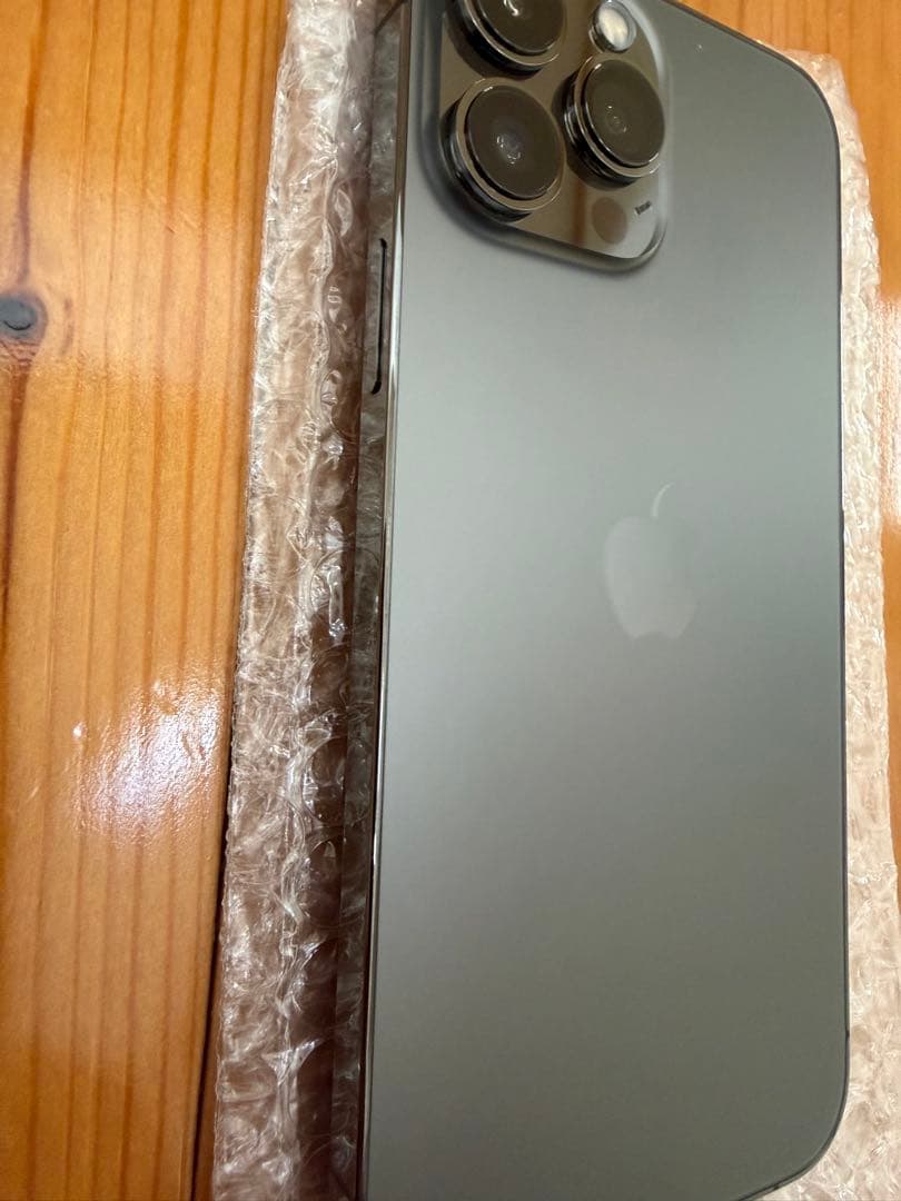 あゆみiPhone13promax本体➕シール