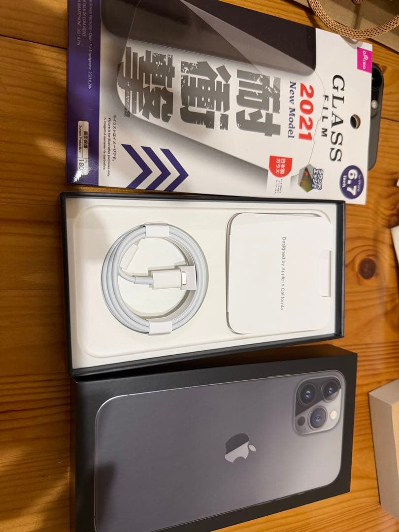 あゆみiPhone13promax本体➕シール