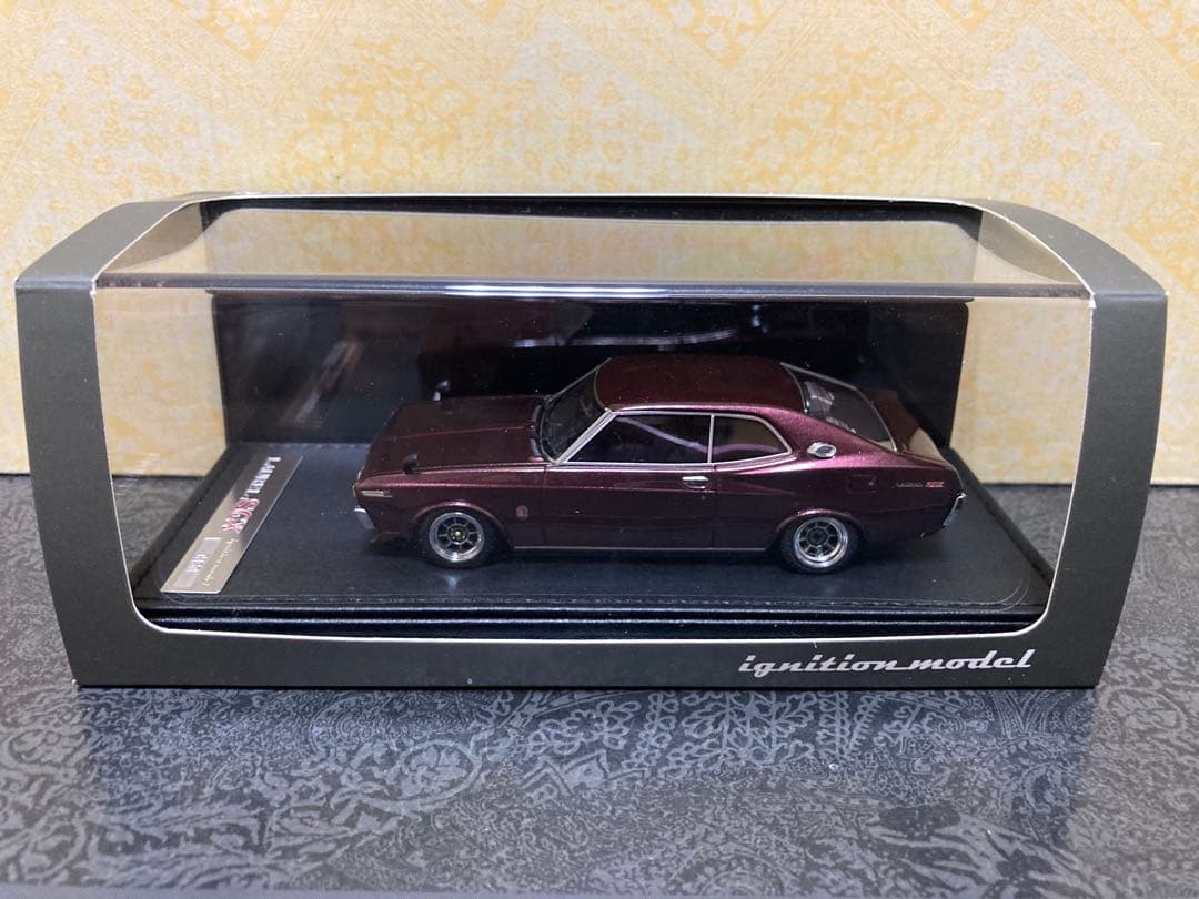 イグニッションモデル 1/43 日産 ローレル 2000SGX C130 紫