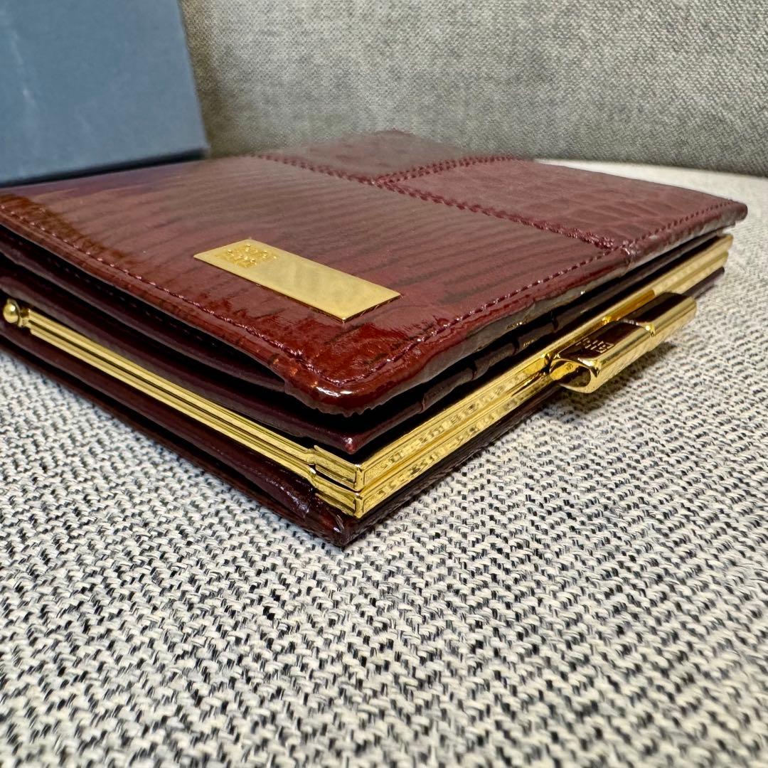 GIVENCHY ジバンシィ 二つ折り財布 型押しパテントレザー がま口