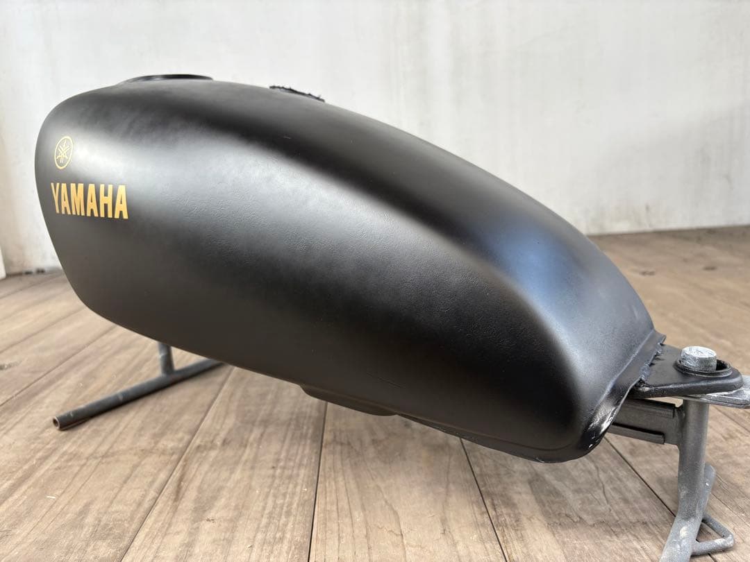 SR400 ガソリンタンク（マットブラック&ゴールド）自家塗装