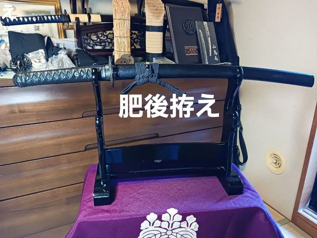 居合刀脇差し、肥後拵え　本木、 黒サメ、柄巻き.黒合皮革、 箱互の目直刃二重刃文