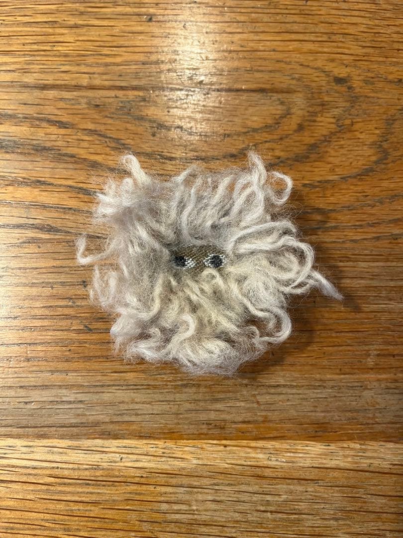 ②ミナペルホネン　モーリー　moorii サンキューベリーバッジ　クリーム