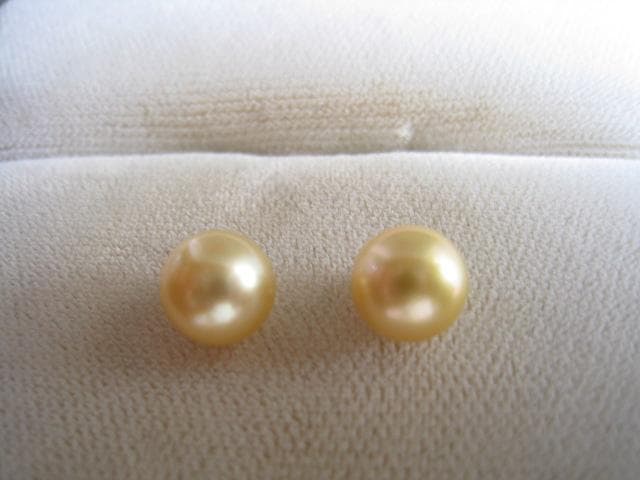 ☆新品！照り綺麗天然あこやゴールド真珠6.9mmx2粒 k18金ピアスキャッチ