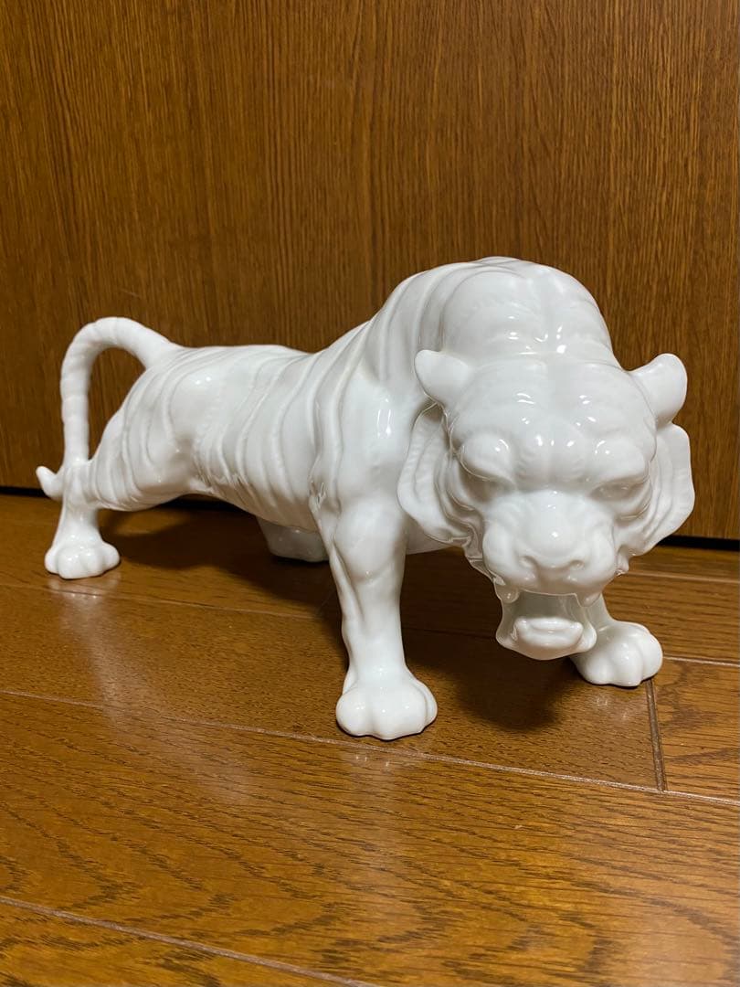 骨董品 陶器 虎 トラ 寅 タイガー 置物 磁器 干支 縁起物 工芸 白陶器