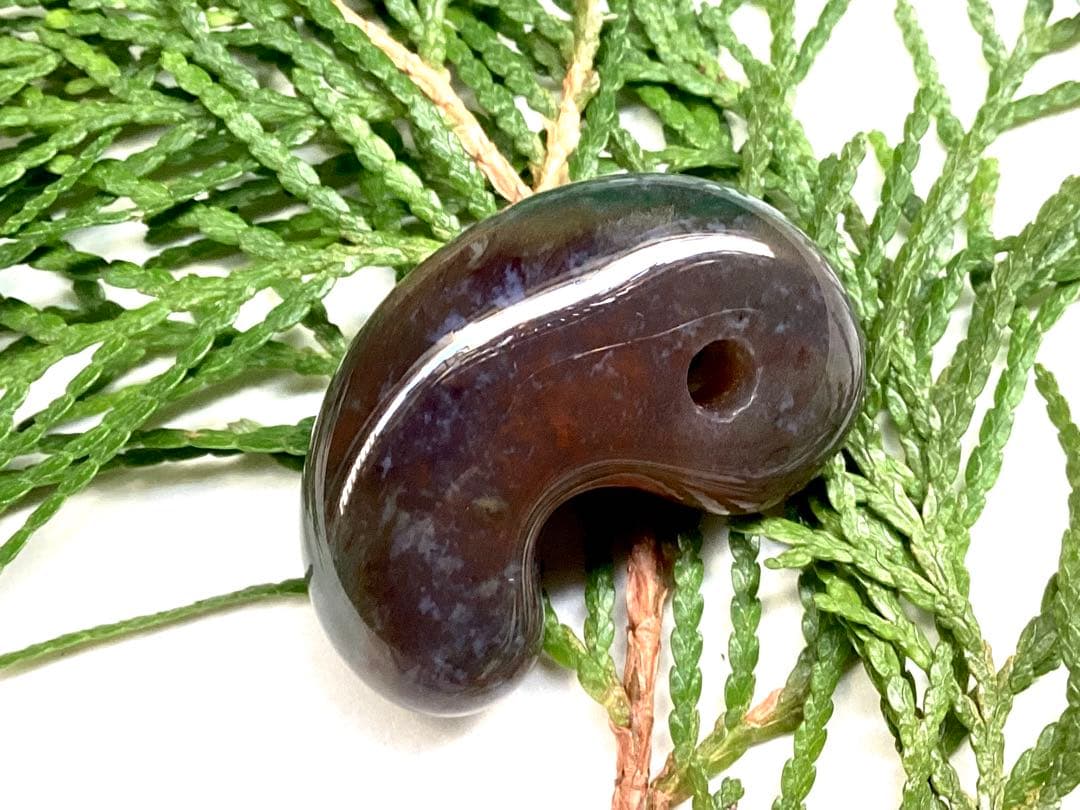 ✳お宝初出品　出雲石【ヘマタイト】天然石 雪輪文様*再結晶線入り　鑑別書付御守り