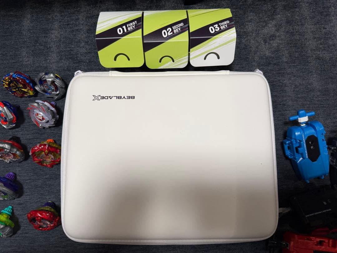 n*0様 BAYBLADE X まとめ売り、ケース