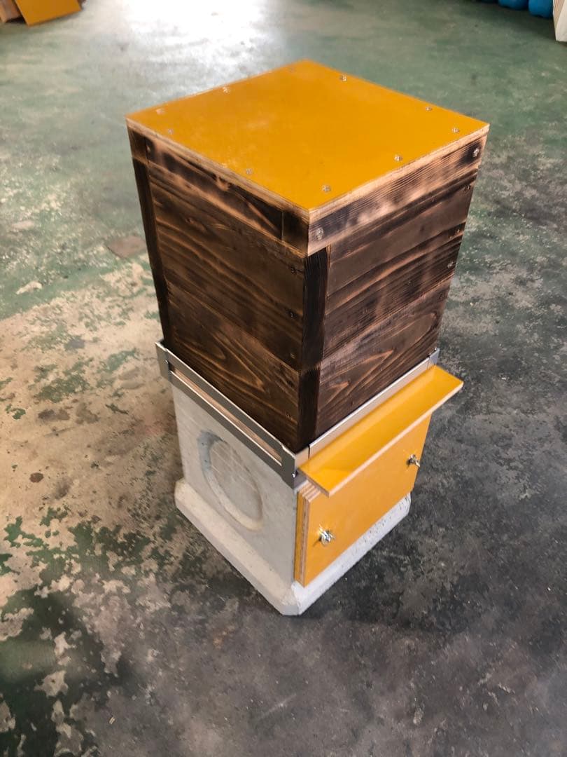 日本蜜蜂 集水桝用底板式 4面巣門 30cm用