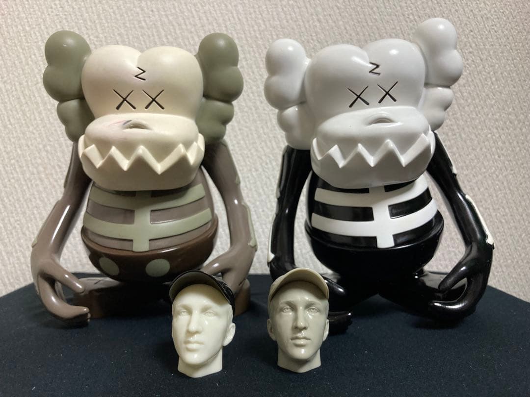 BOUNTY HUNTER KAWS KUN カウズ