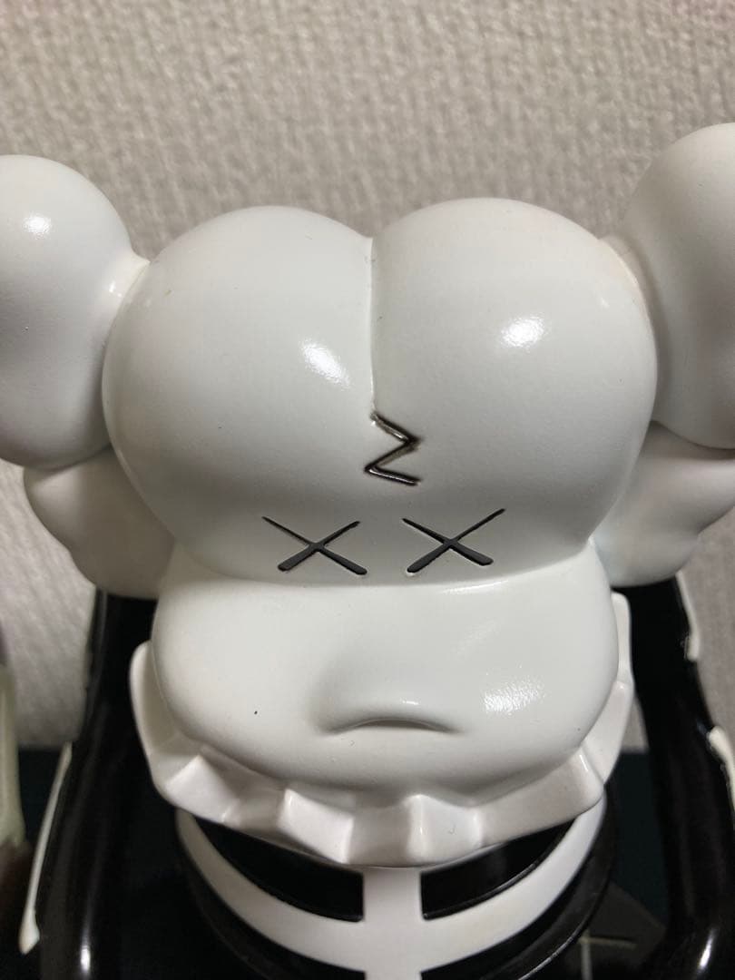 BOUNTY HUNTER KAWS KUN カウズ