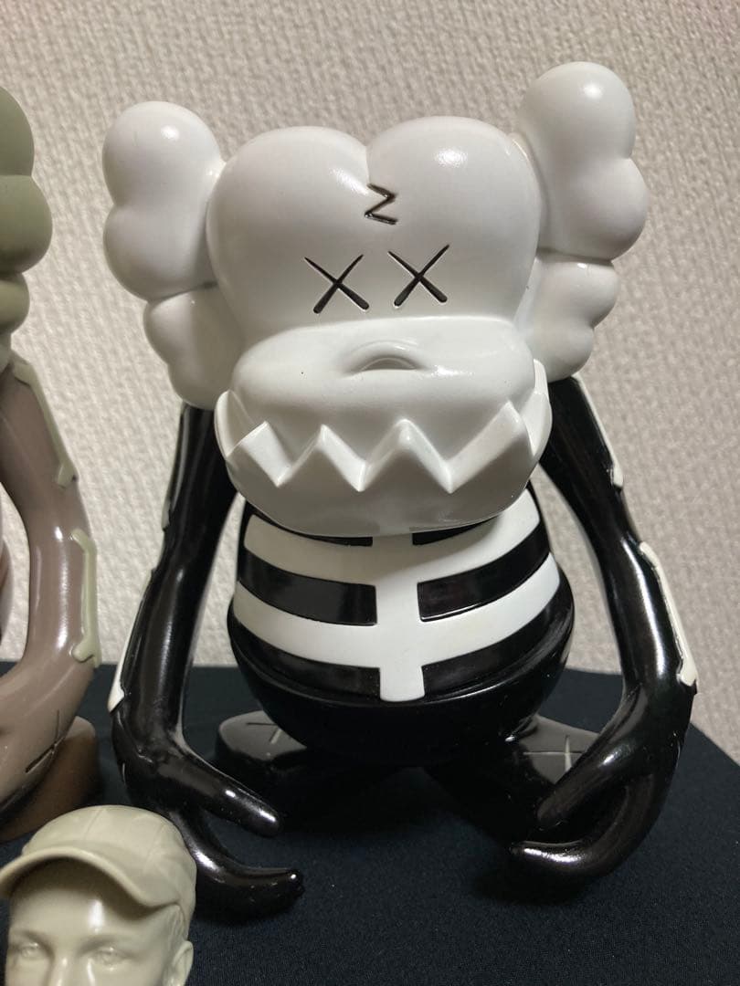 BOUNTY HUNTER KAWS KUN カウズ