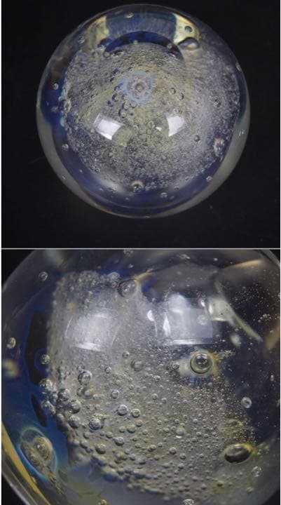 送料無料　中に泡ありガラスペーパーウェイト　小さな花入れ