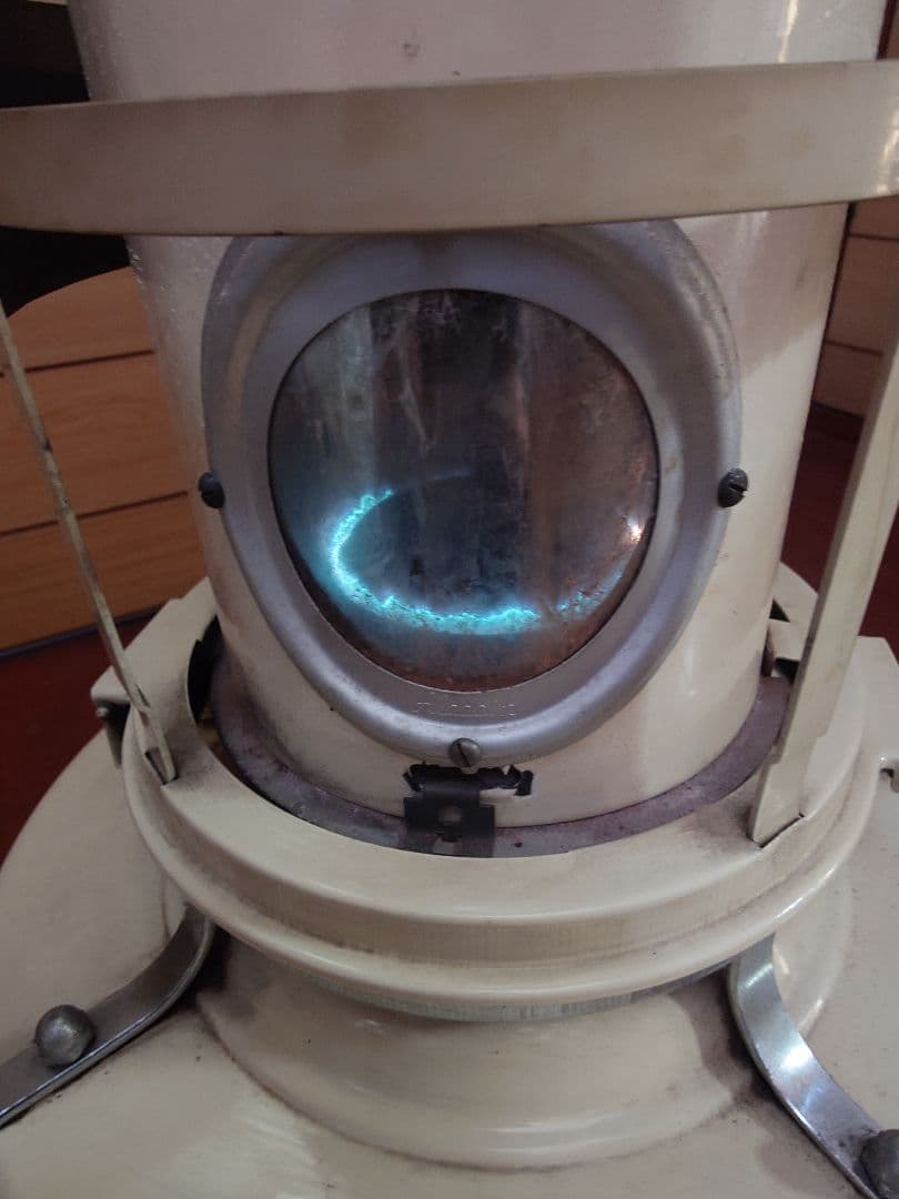 現役アラジン25P型DX石油ストーブ。