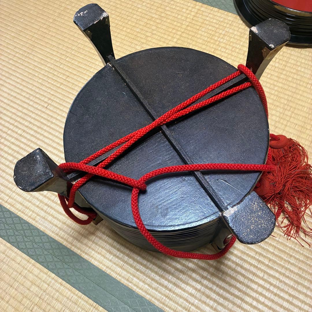漆器　行器　外居　円筒型　4本脚　蓋付き　年代物アンティーク品　餅まき用　木箱付