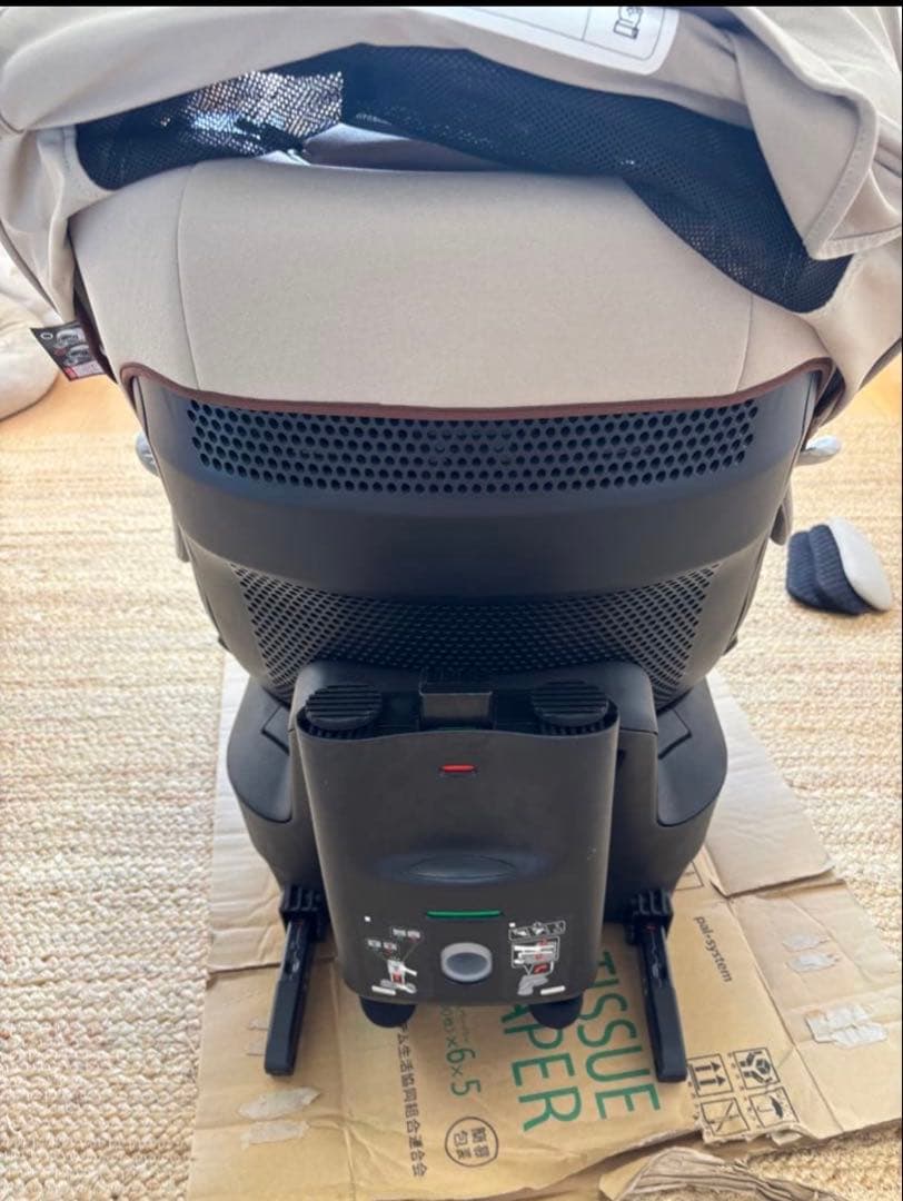 【新品パーツ有り！】エールべべ チャイルドシート クルットRウィ ベージュ