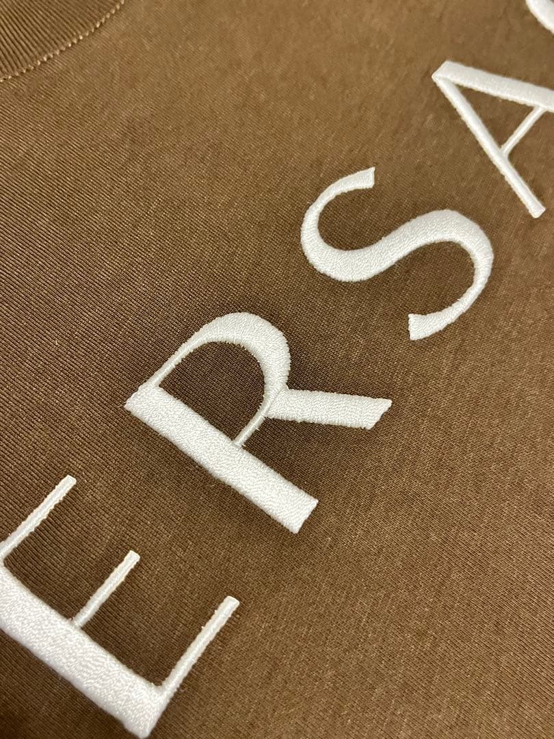 【新品】VERSACE カーキ　Tシャツ Sサイズ　刺繍