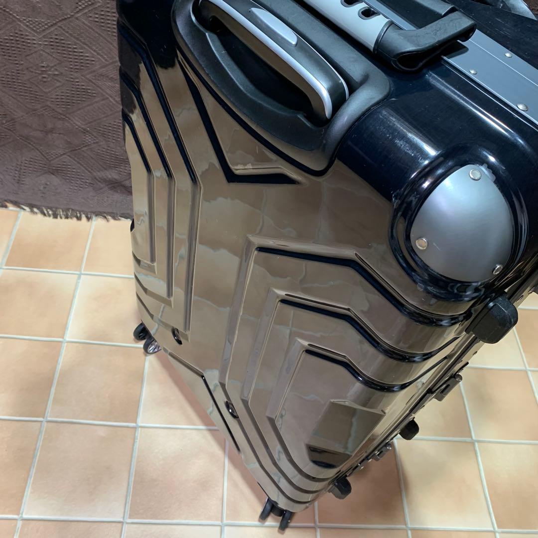 ESCAPE'S グリップマスター 83L 鍵２本付 スーツケース シフレ