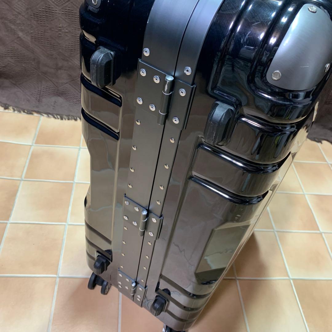 ESCAPE'S グリップマスター 83L 鍵２本付 スーツケース シフレ