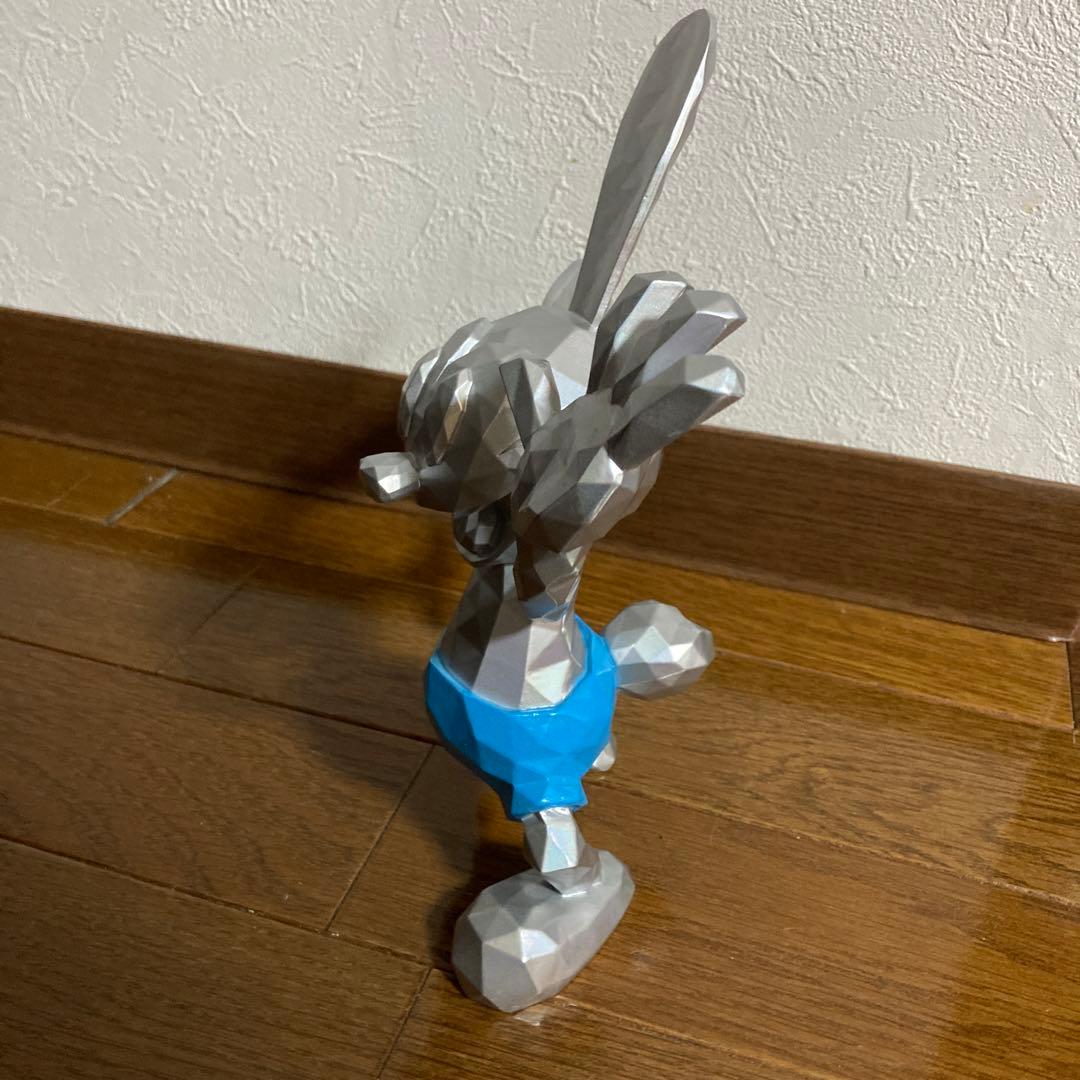 ディズニー　ドナルド90周年 腕時計　オズワルド100周年限定フィギュア　セット