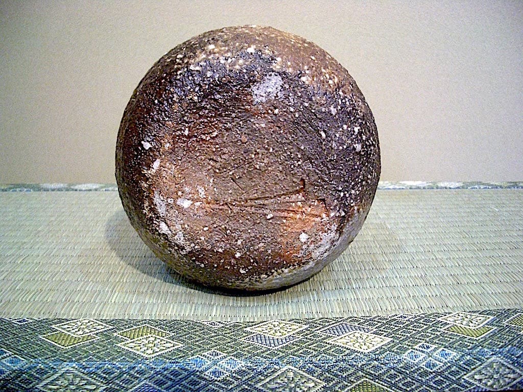 信楽焼　安倍 均 作（号：無畏庵）（松永耳庵・養子）掛花入　無傷　共箱　在銘。