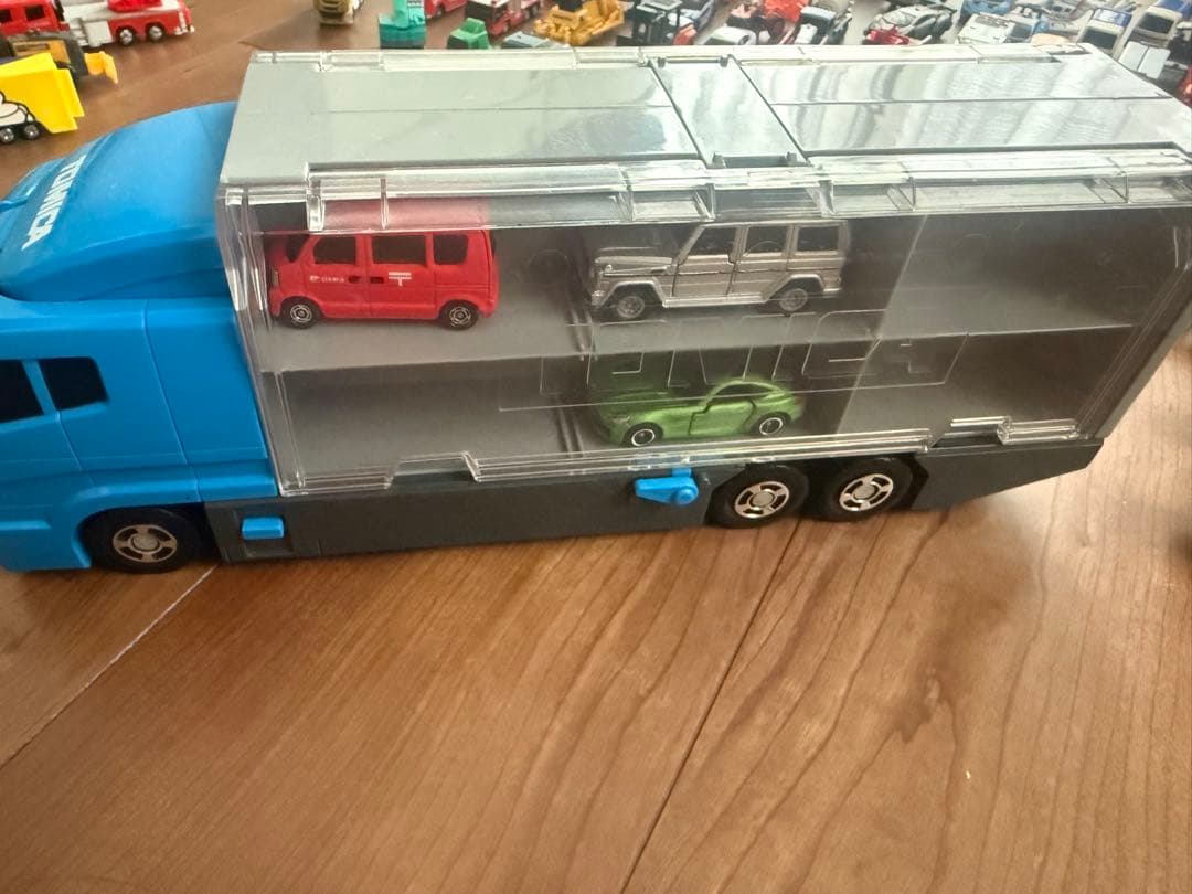 トミカ　まとめ 約100台弱　コンボイ付き　カーズ 鬼滅　すみっこ等