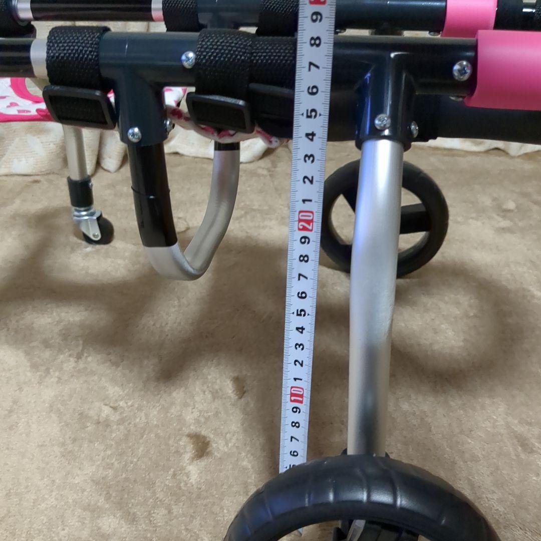 ワンちゃん4輪　トイプー等　リハビリ　食事補助　犬用車椅子　介護用　犬の歩行器