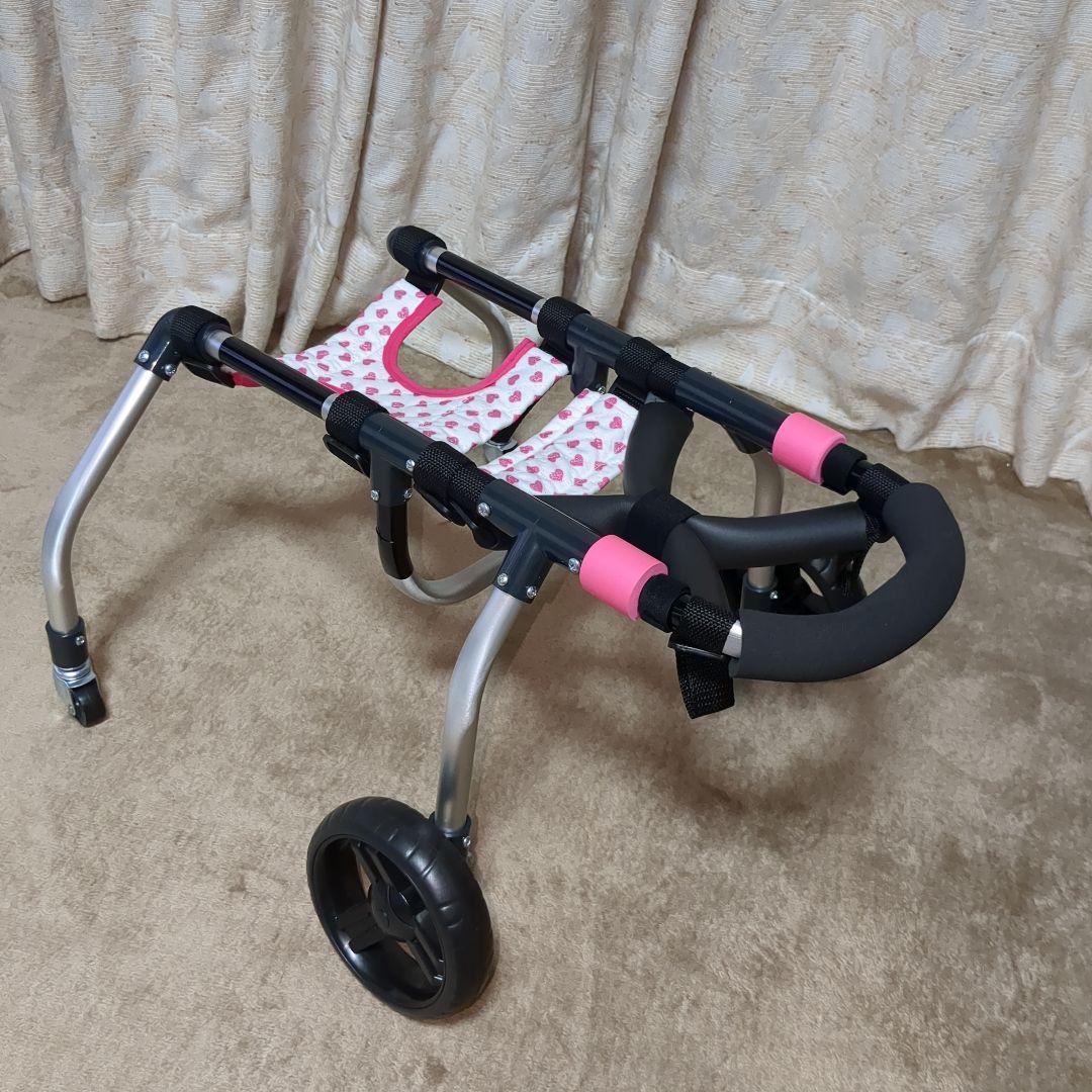 ワンちゃん4輪　トイプー等　リハビリ　食事補助　犬用車椅子　介護用　犬の歩行器