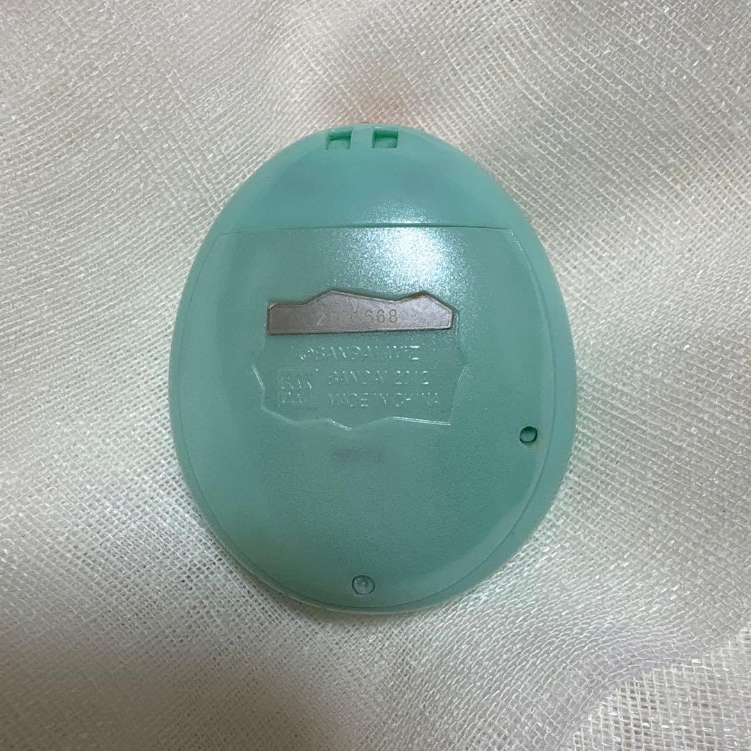 m**様 たまごっちピース ミントグリーン たまデコピアス　ベリースイーツ