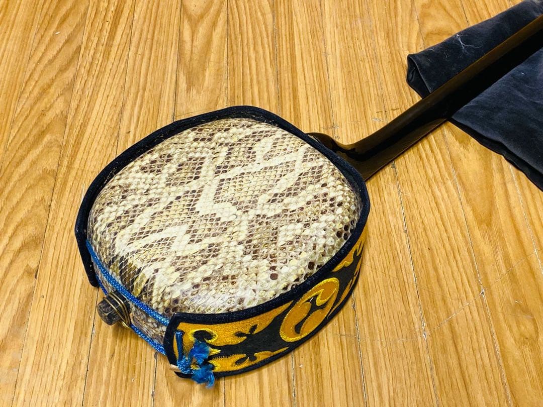 三味線 ヘビ革 黒/金 布袋付き