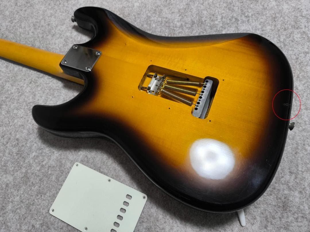 ライト・スキャロップ Grass Rootsストラト新品弦＆ギタースタンド付属