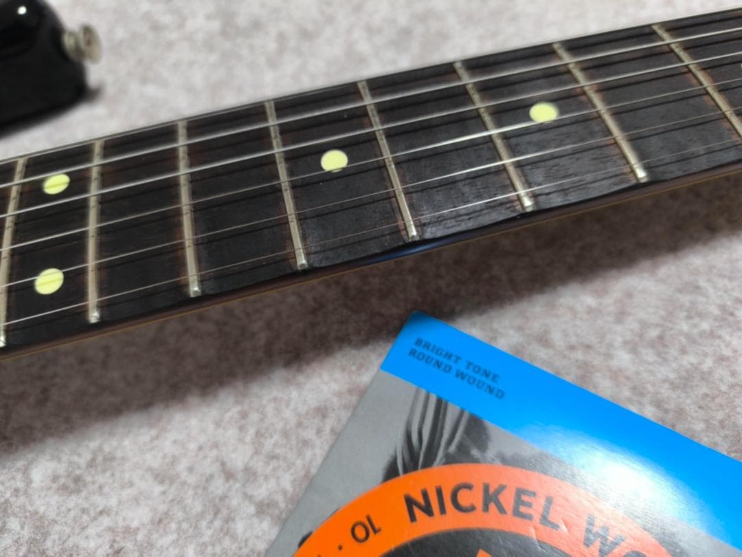 ライト・スキャロップ Grass Rootsストラト新品弦＆ギタースタンド付属