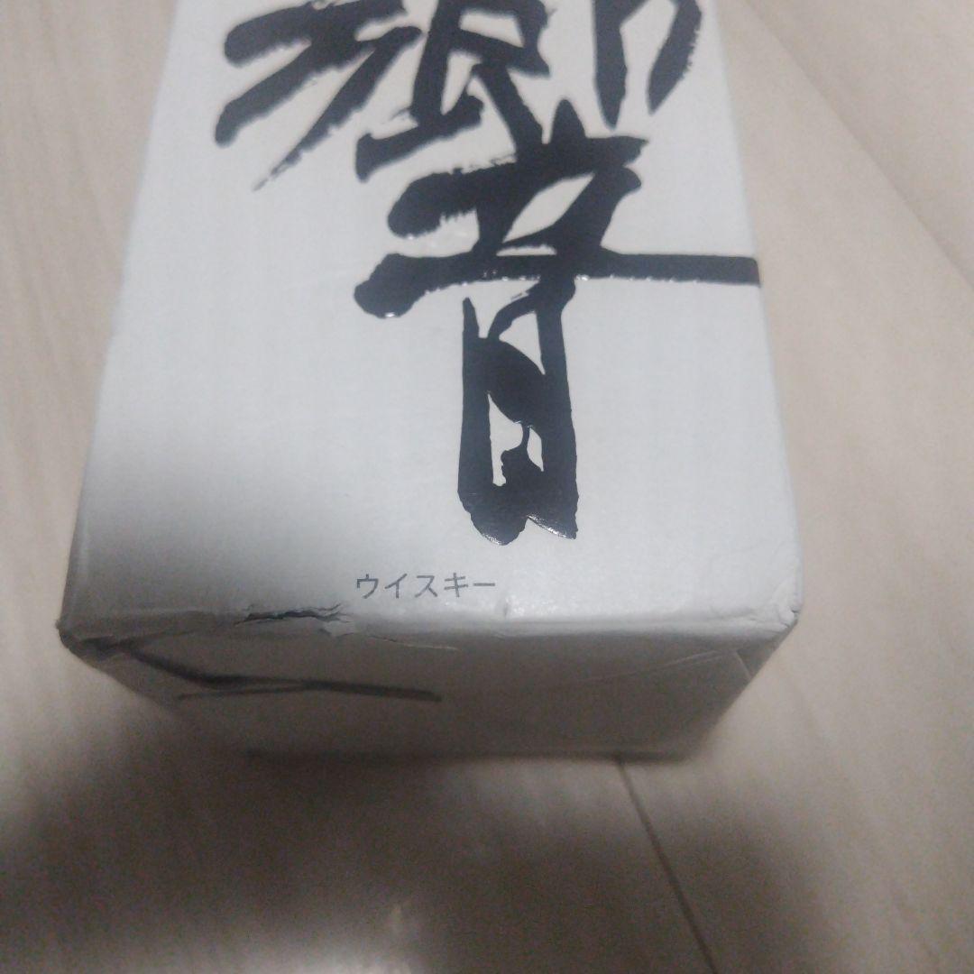 Hibiki ウイスキー 箱の底部分が少し潰れております　　3枚目写真
