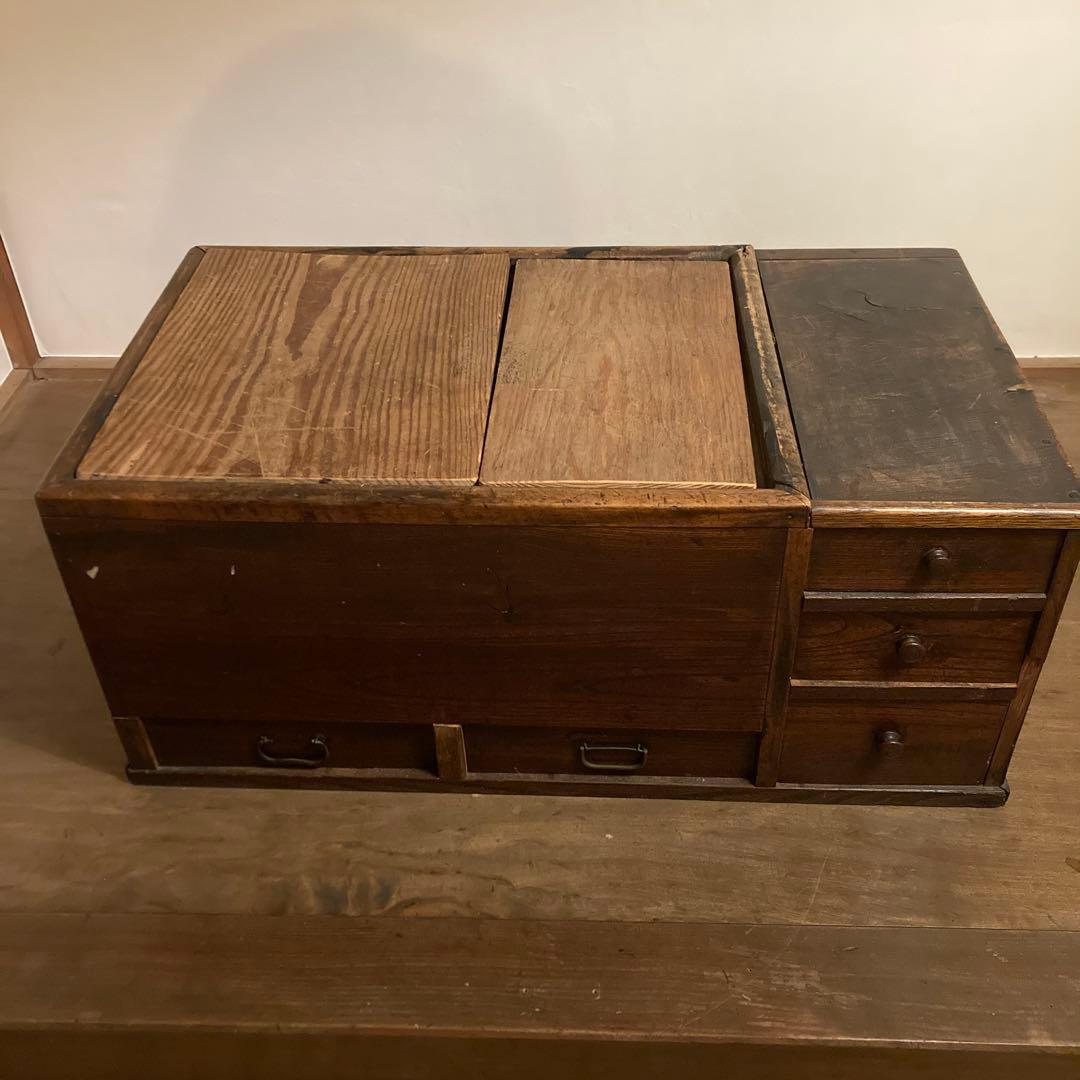 木製のアンティーク火鉢