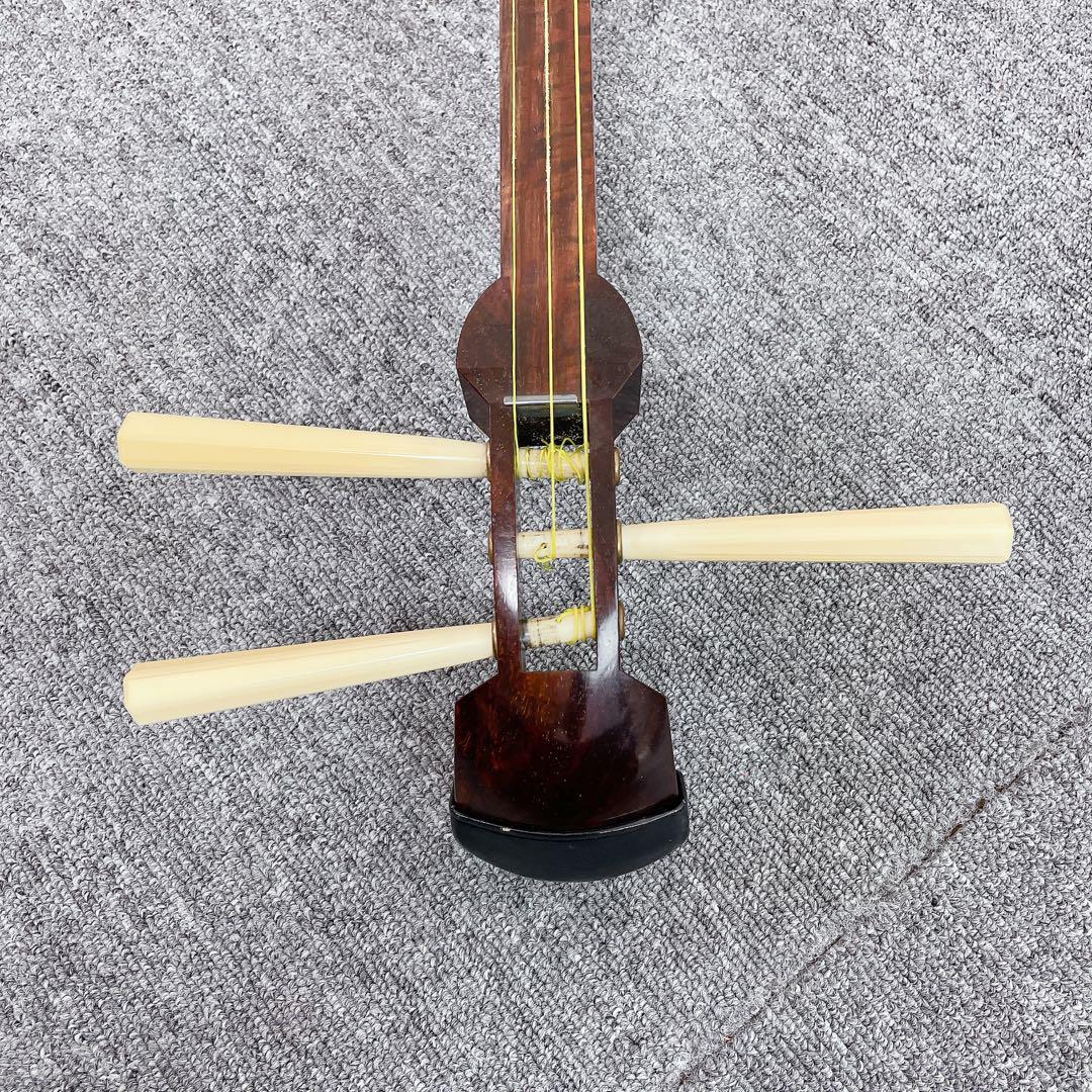 三味線 細棹 金細 トチあり 紅木 綾杉胴 一本溝 天然素材糸巻き 和楽器