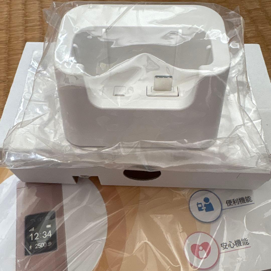 かんたん携帯11 ゴールド 本体