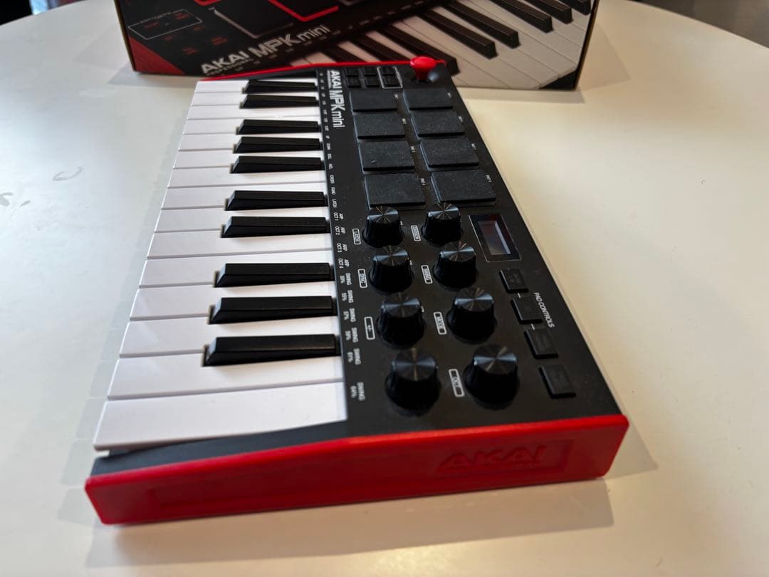 t*n様 AKAI MPK mini MIDIコントローラー